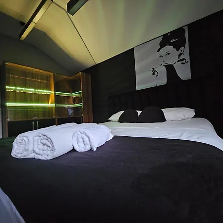 Jirhouse Sarikoesk *