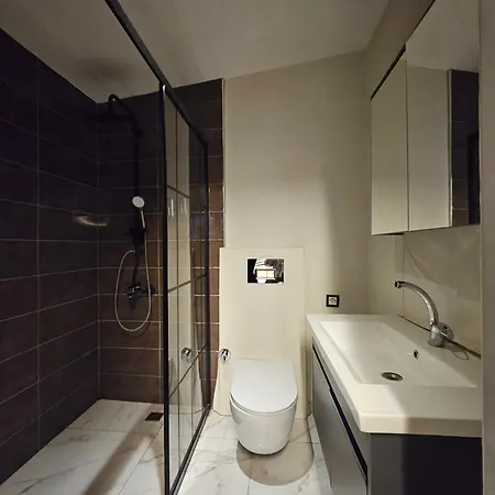 Love hotel Jirhouse Sarikoesk *