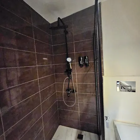 Jirhouse Sarikoesk Istanbul
